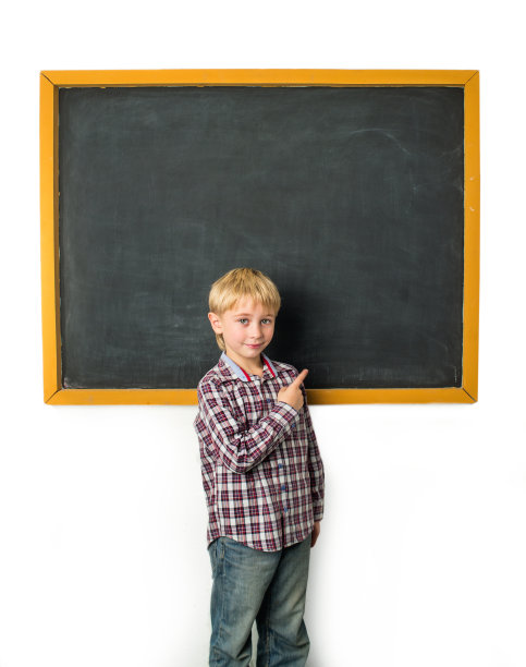 小学生和黑板图片下载