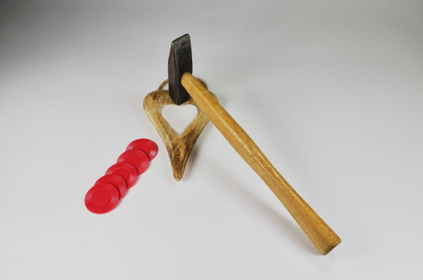 铁锤击心图片下载