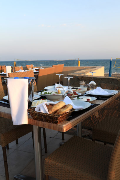 有开胃菜的餐桌图片下载