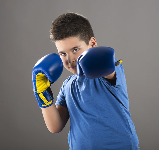 拳击的男孩图片下载