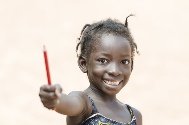 骄傲的非洲女学生教育标志显示铅笔图片下载