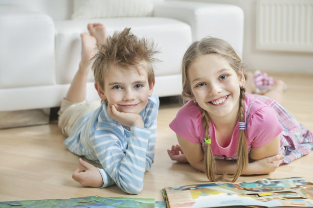 快乐的孩子的肖像图片下载