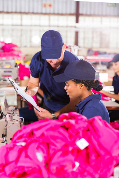 工头和裁缝看着剪贴板图片下载