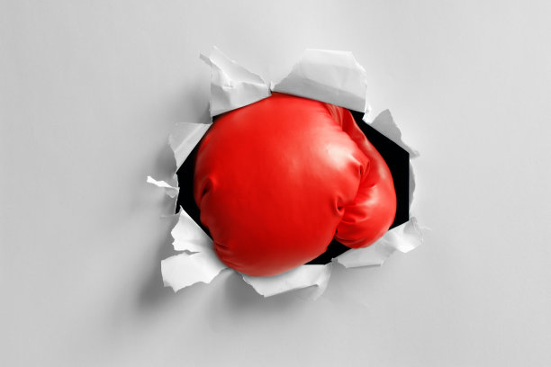 拳击手套击倒拳图片下载