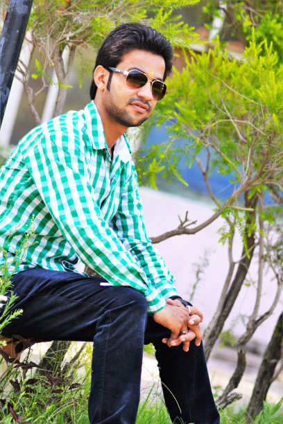 胡子的男孩图片下载