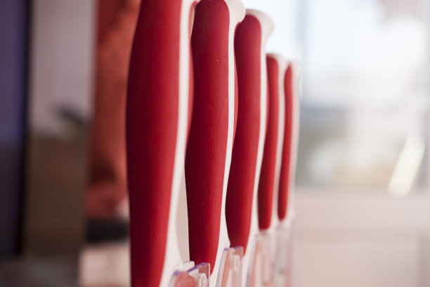 桌子上的刀子图片下载