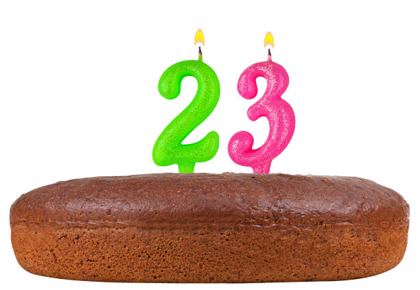 生日蛋糕与蜡烛23号隔离图片下载