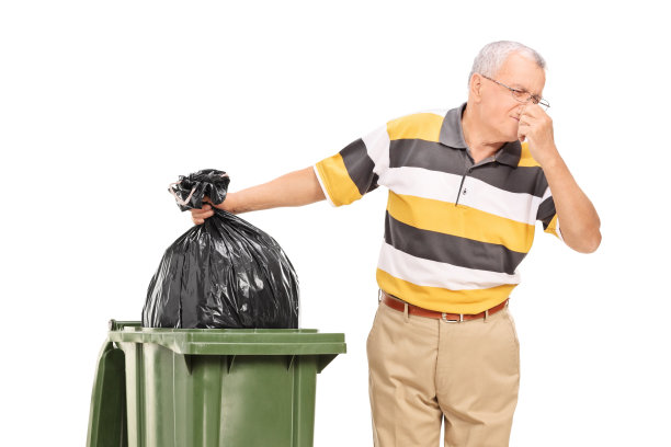 高年级学生扔掉了一袋臭气熏天的垃圾图片下载