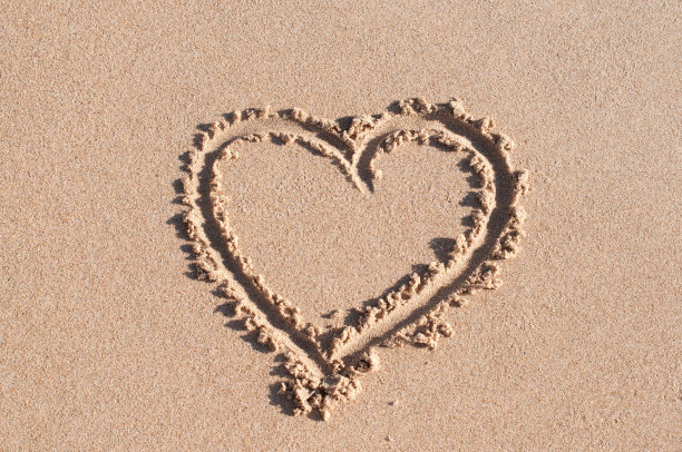 沙中的心图片下载
