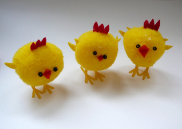 三个复活节小鸡图片下载