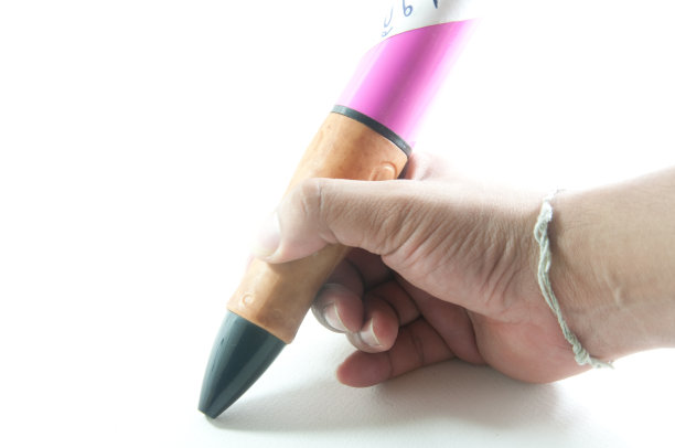 手与笔孤立在白色图片下载