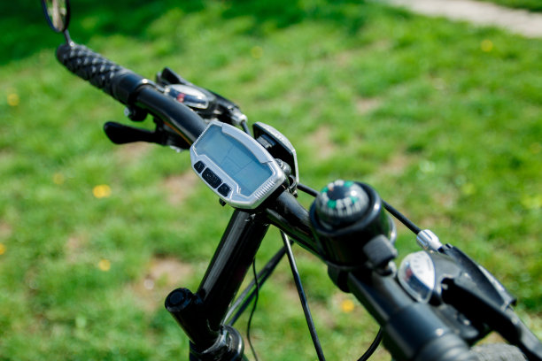 车把上的自行车电脑。图片下载
