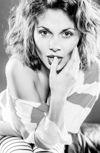 一个美丽女孩的时尚肖像图片下载