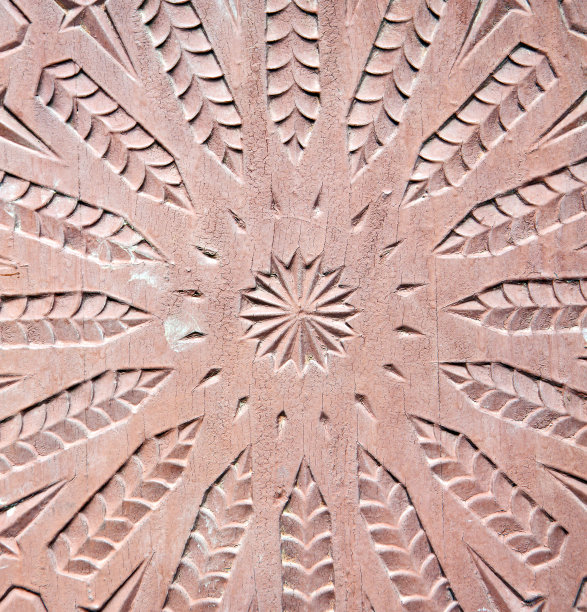 钉子弄脏了棕色木头上的油漆图片下载