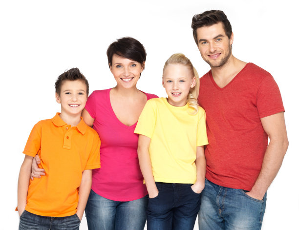幸福的家庭和两个孩子的白色图片下载