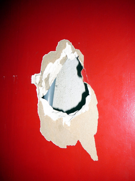 墙上的洞图片下载