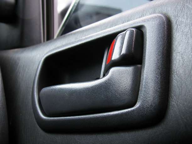 车里有门闩的门把手图片下载