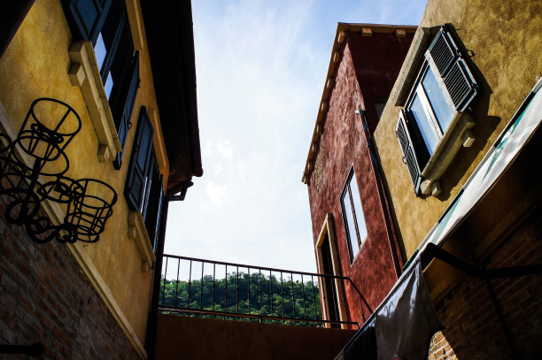 建筑与蓝天图片下载