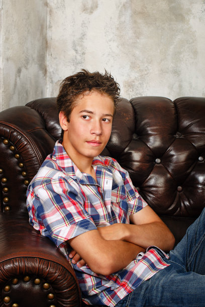 十几岁的男孩图片下载