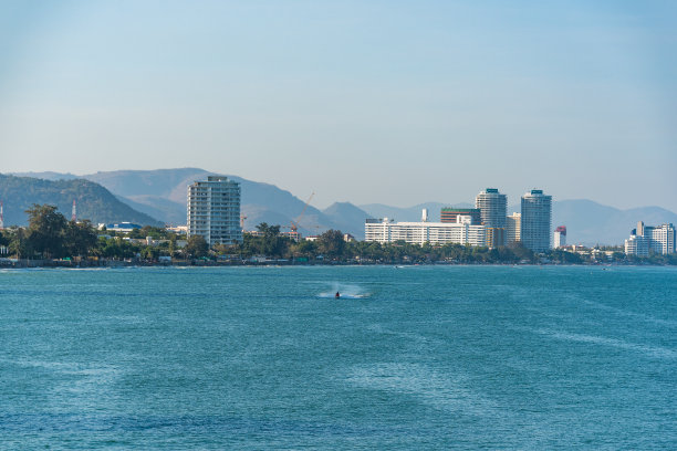 海上的船。泰国华欣图片下载