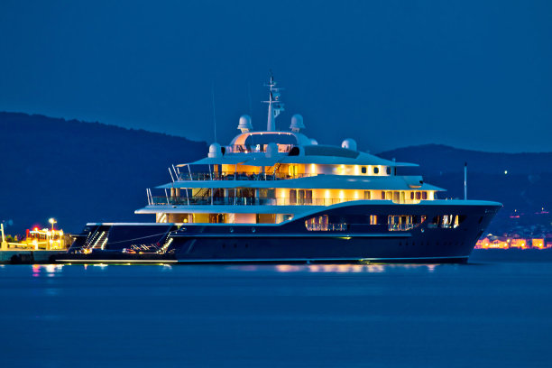 豪华游艇蓝色夜景图片下载