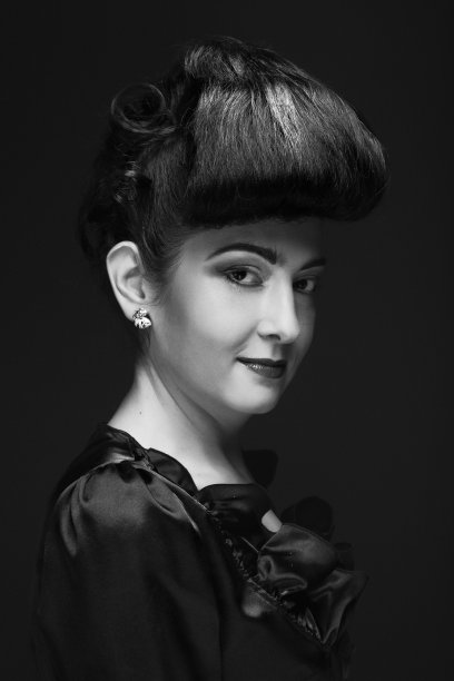 发型时髦的漂亮女人图片下载