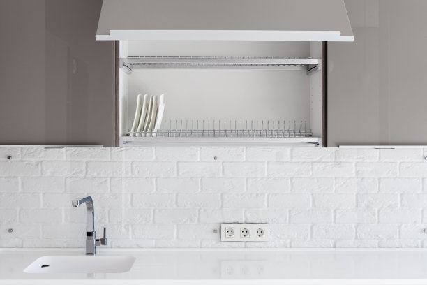 室内设计干净现代的白色和黑色厨房图片下载