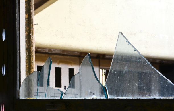 玻璃碎片图片下载