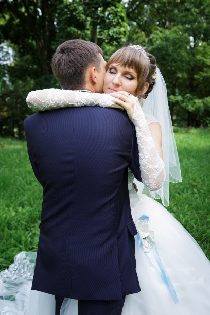 新娘和新郎在跳舞图片下载