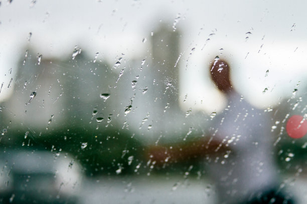 湿玻璃带人图片下载