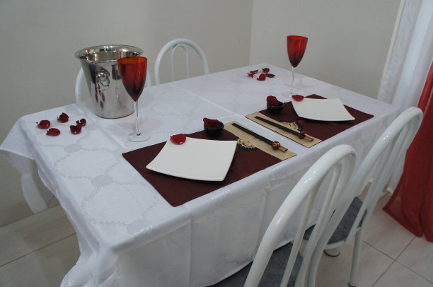 情人节的餐桌图片下载