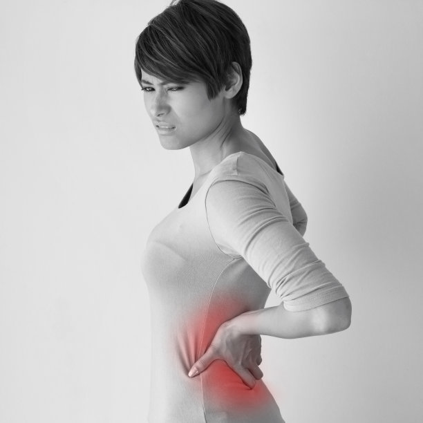 女性患有背痛，办公室观念综合症图片下载