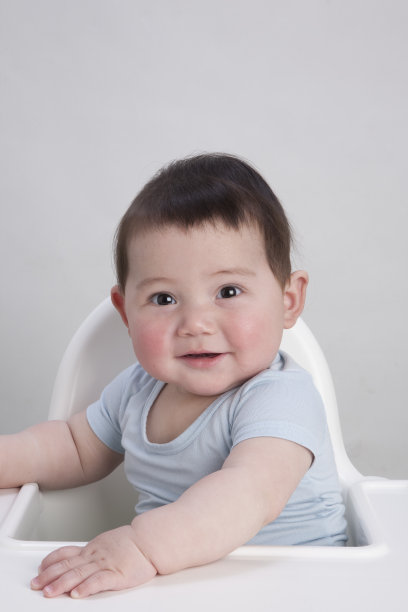 小男孩的笑脸图片下载