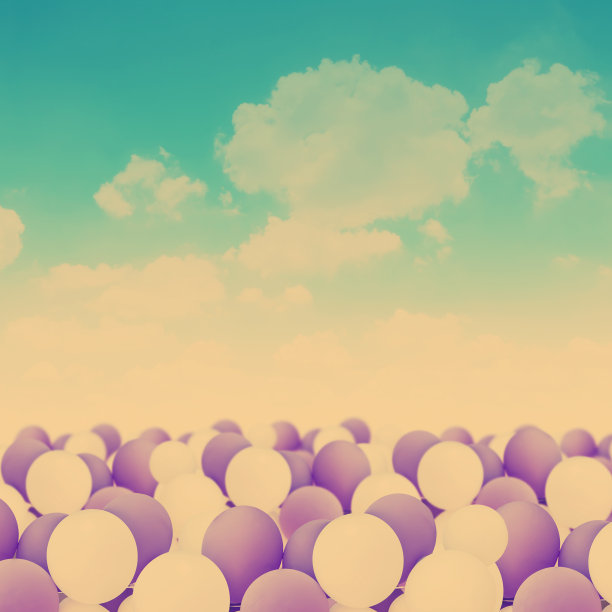 白色和紫色的气球图片下载