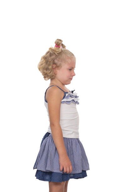 沮丧的金发小女孩图片下载