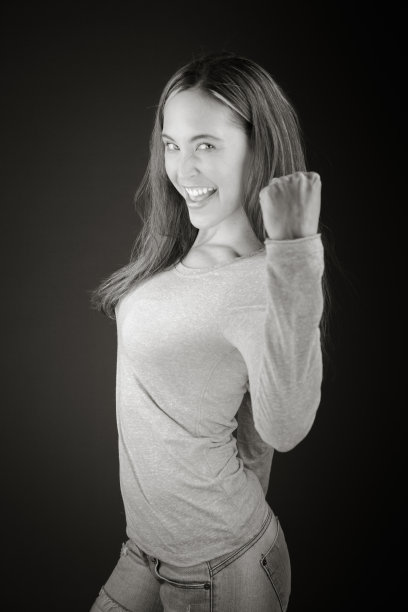 模型孤立在灰色背景图片下载