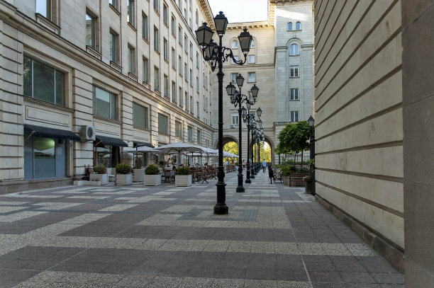 内庭院与小酒馆景色图片下载