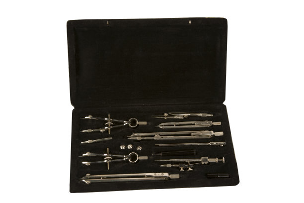 在白色背景上孤立的黑盒上的绘图集图片下载