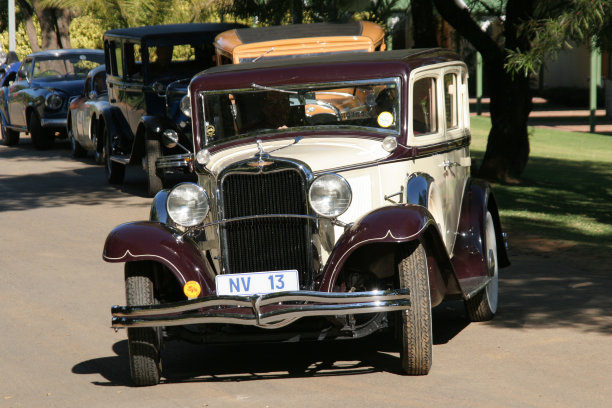 1930年的古董车的近景图片下载