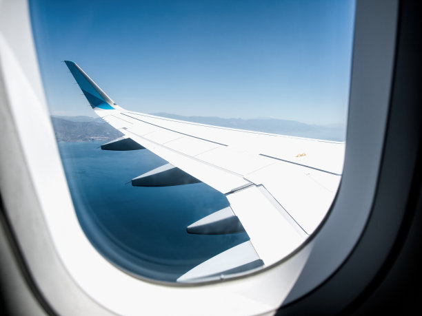 飞机的机翼图片下载