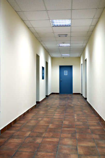 空旷的走廊和门图片下载