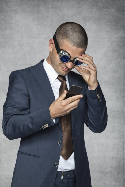 商人查收邮件图片下载