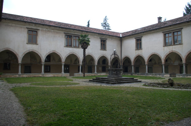 有花园的意大利修道院图片下载