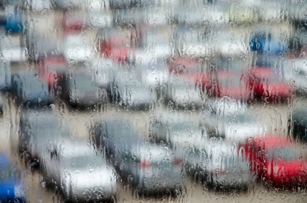 汽车和雨图片下载