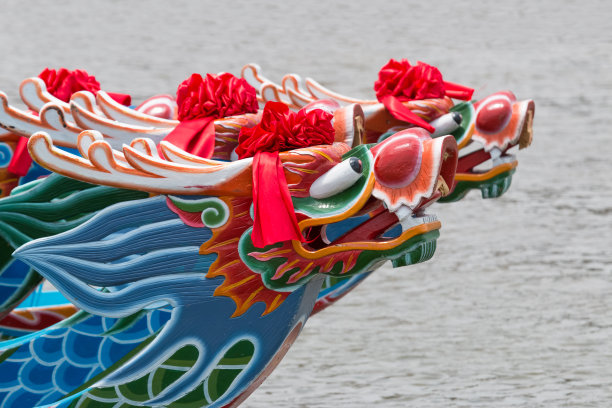 近龙船对水素材图片