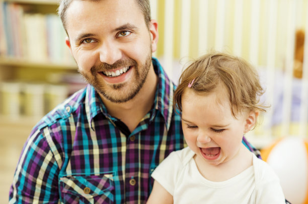 爸爸和女儿在玩图片下载