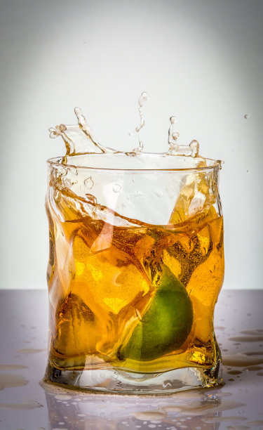 喝的时候洒上石灰图片下载