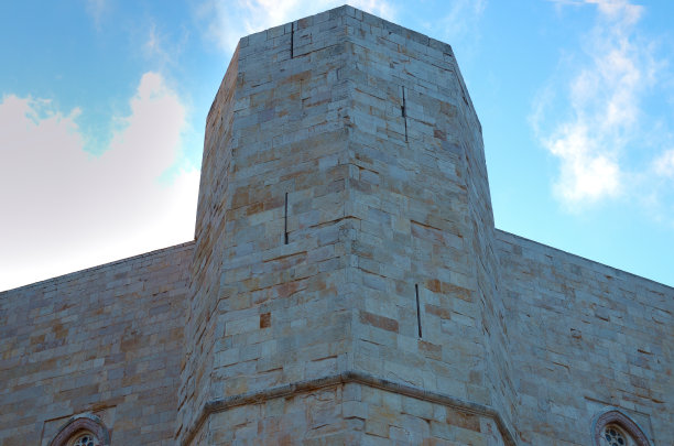 意大利阿普利亚的蒙特卡尔八角形塔图片下载