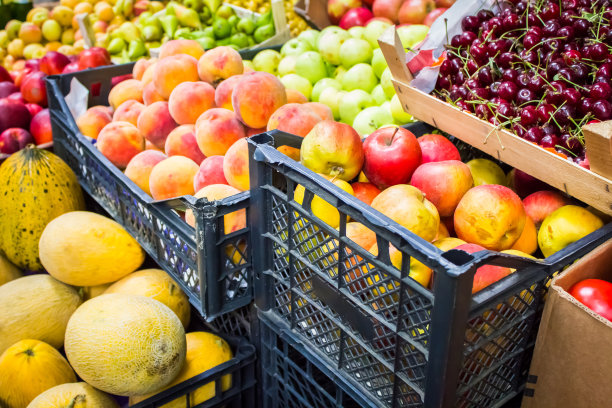 许多水果和蔬菜。五颜六色的成分。图片下载