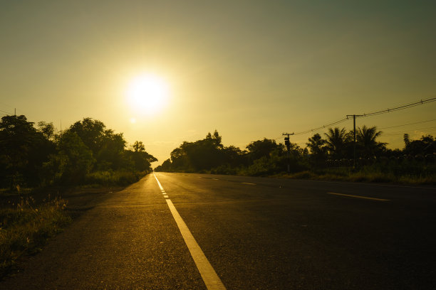 泰国乡村日落时的直路图片下载
